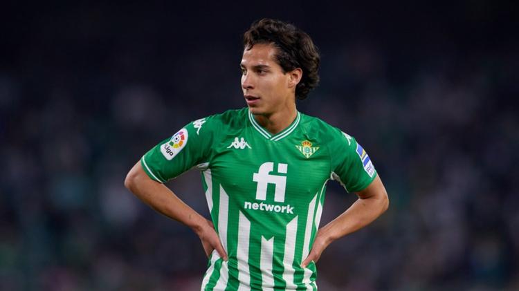 Real Betis fans ask for the exit of Diego Lainez from the team