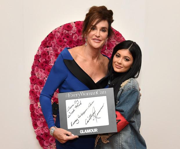 Kylie Jenner has just published the most important makeup tutorial of her life: the starring her mother Caitlyn Jenner