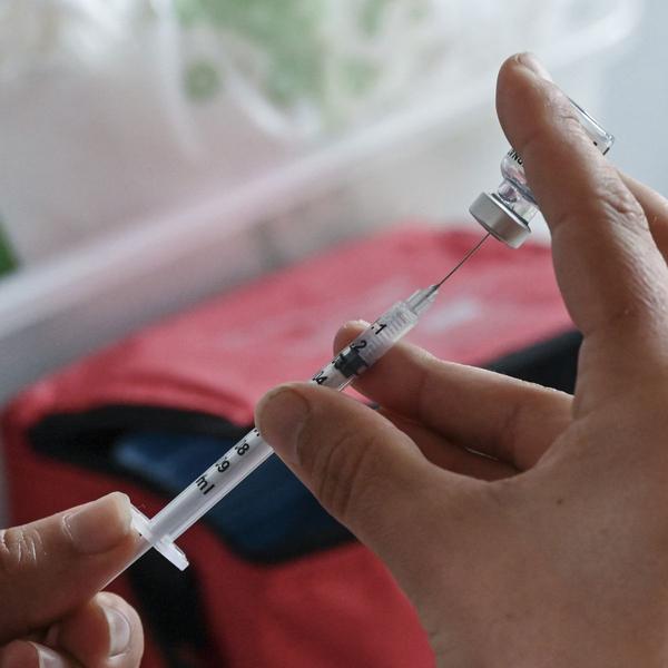 Vaccins COVID : comment bien protéger les personnes immunodéprimées ? 
