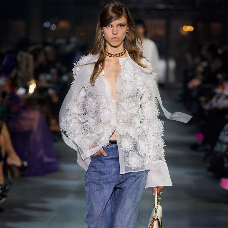 Moda mujer Así se llevan los looks en denim (con la última colección de Louis Vuitton) 