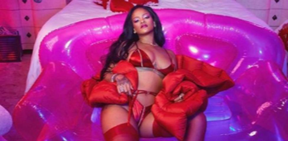 Rihanna Caldea Instagram showing her curvilinear charms in socks and lingerie