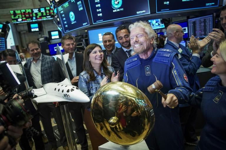 Le milliardaire Richard Branson prévoit d'aller dans l'espace avant Jeff Bezos 