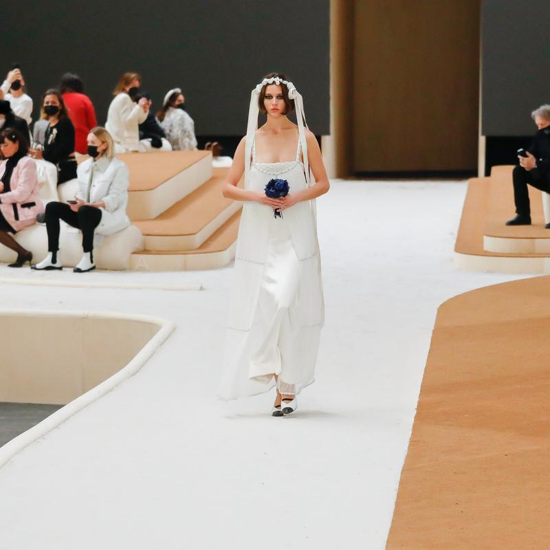 Pour 2022, Rime Arodaky imagine des robes de mariée exceptionnelles inspirées de la Femme