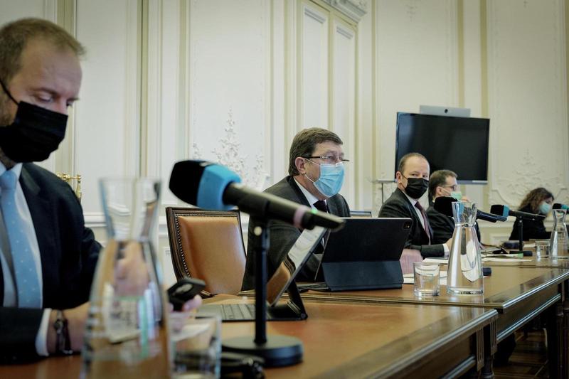 Mesures de lutte contre la pandémie – Genève plus sévère que Berne pour le masque à l’extérieur 