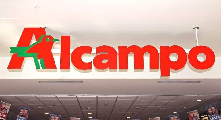 .cls-1 {Fill: #FFF;} Alcampo reinforces its commitment to second-hand clothes