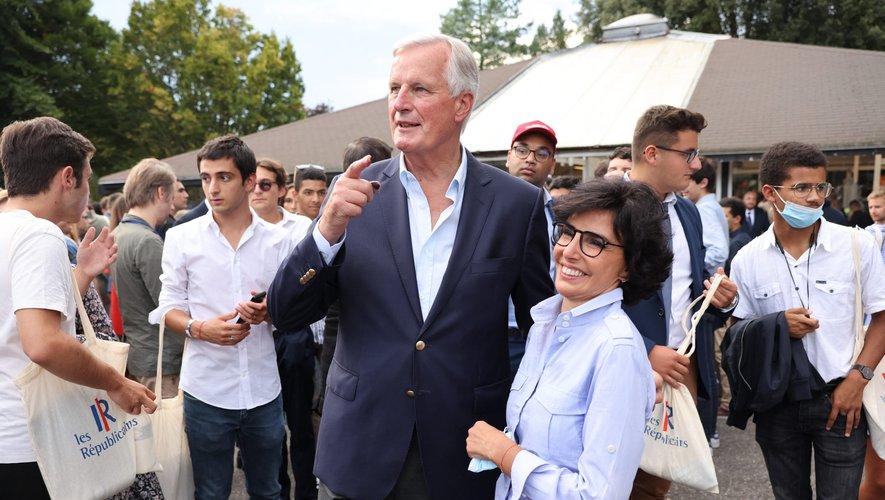 Au milieu des jeunes LR, Michel Barnier se taille un costume de "favori"