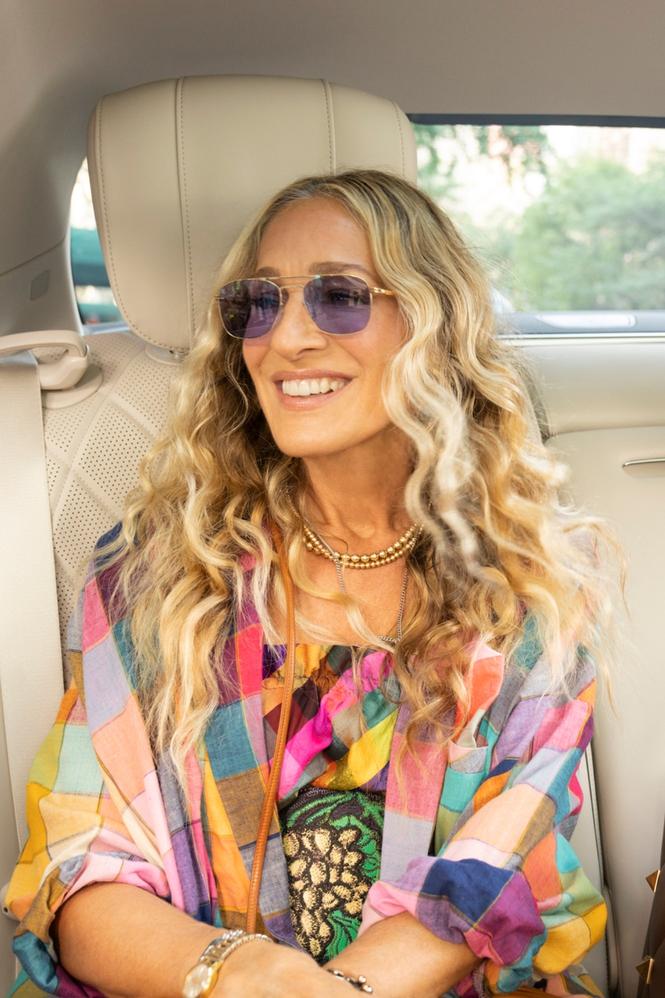 Carrie Bradshaw luce espléndidos accesorios en ‘And Just Like That’ 