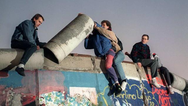 Fall of the Berlin Wall: Sarkozy s was wrong by a week 