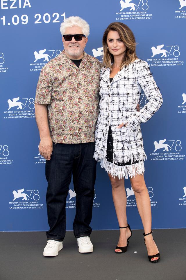 Photos - Mostra 2021: Isabelle Huppert, Penelope Cruz, they caused a sensation for their arrival in Venice