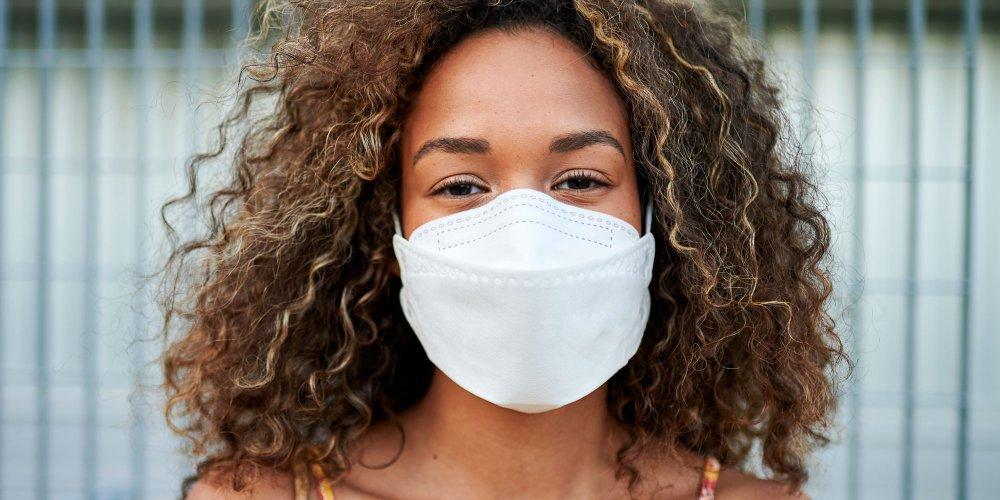 Covid-19 et chaleur : un masque humide augmente les risques de contamination 