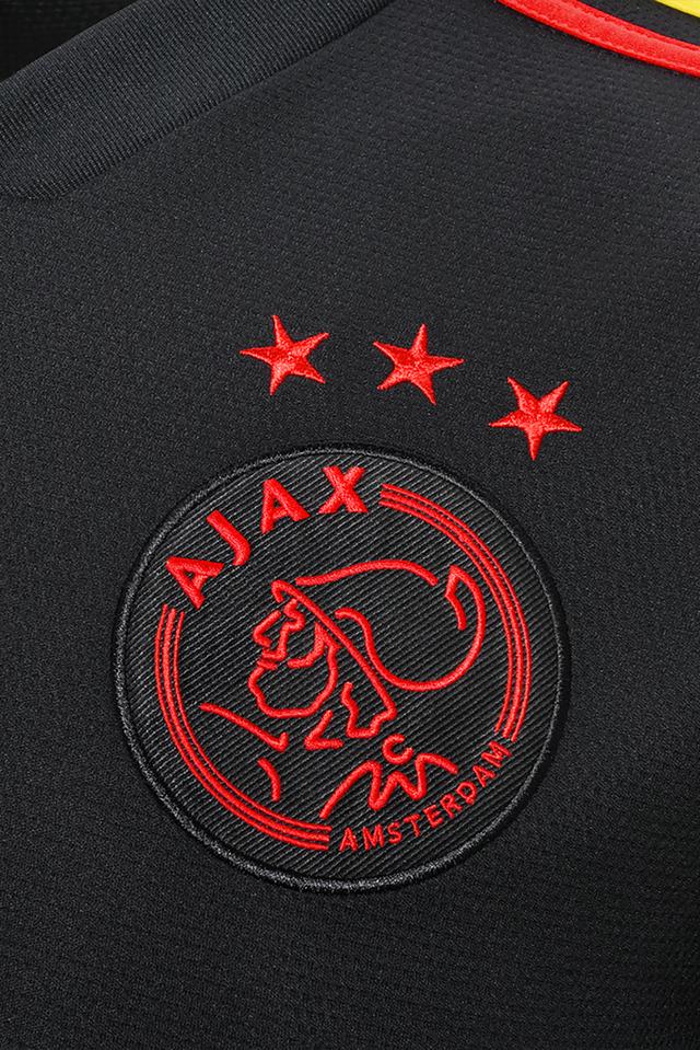 La exótica camiseta del Ajax en homenaje a Bob Marley que fue vetada por la UEFA 
