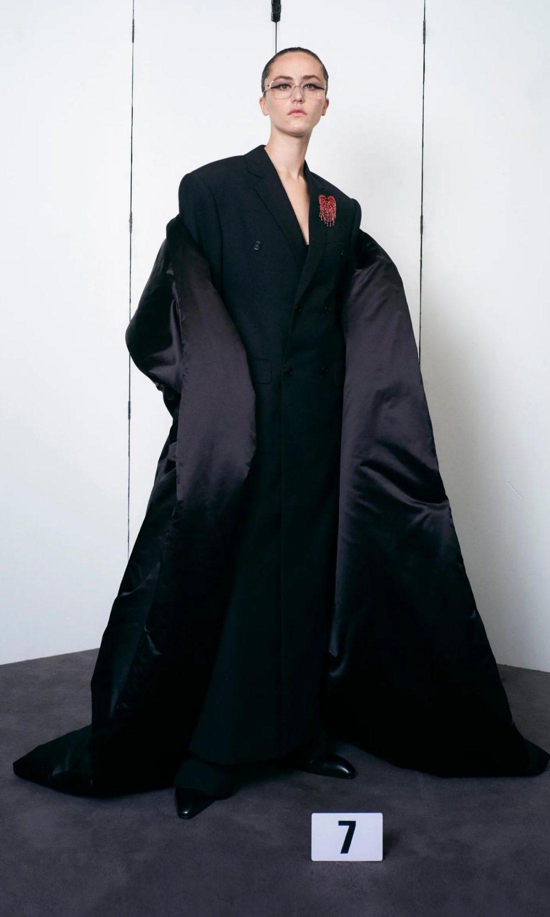 Modzik Balenciaga's haute couture return FW 21 / 22-Modzik