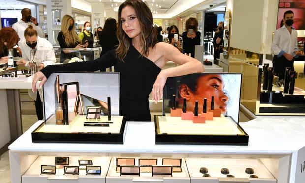 La marca de moda de Victoria Beckham necesita una inyección de efectivo para mantenerse a flote /Titulares de Economia Internacionales