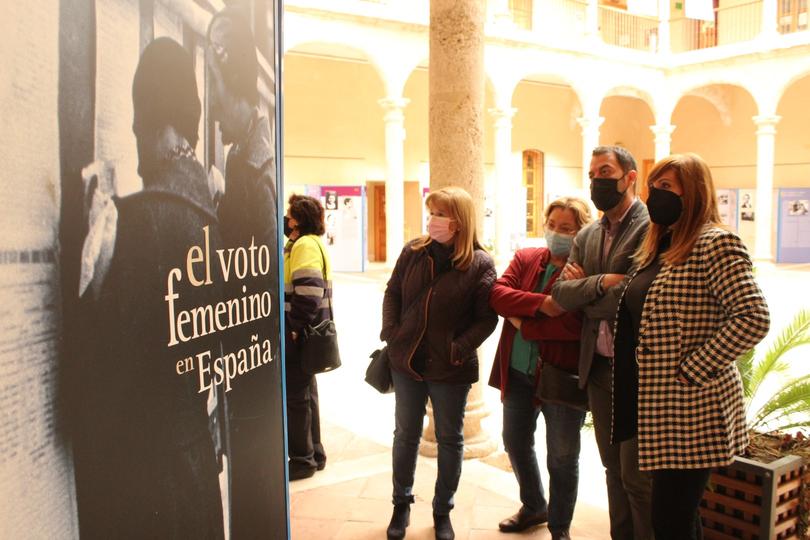 The exhibition 'The female vote in Spain' arrives in the Toledo town of Torrijos