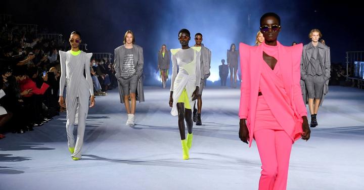 Tout sur le show Balenciaga à la Fashion week haute couture 