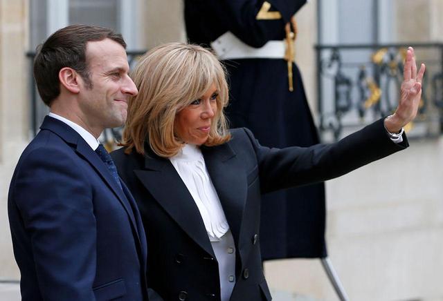 A travers une discussion mode, Brigitte Macron évoque son enfance et sa vie de mère