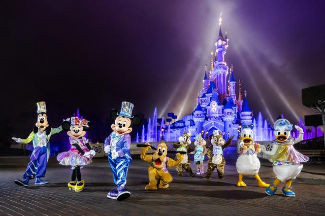 Nouveau spectacle, costume griffé par Stella McCartney, ouverture d'une attraction très attendue: Comment Disneyland Paris va célébrer son 30e anniversaire 