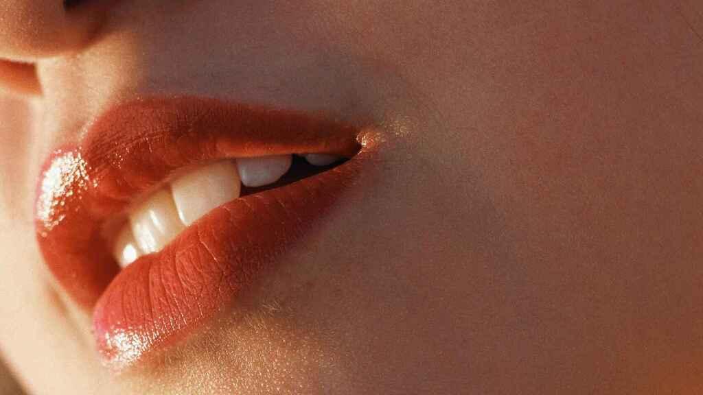 Corazón Elimina las arrugas de los labios de manera eficaz con este truco