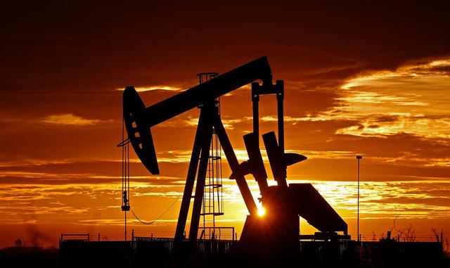 El petróleo de Texas abre con un descenso del 1,29 %, hasta los 76 dólares