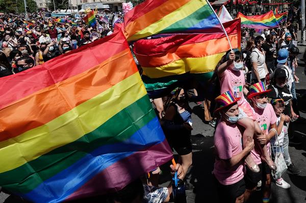 iRozhlas Chilský parlament schválil stejnopohlavní sňatky. Dřív země patřila k nejkonzervativnějším v regionu 