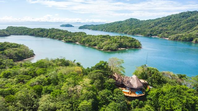 Isla Chiquita: el ‘glamping’ de Costa Rica al que solo se llega en barco 