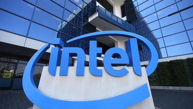 Intel, porté par la demande pour les puces, a fini 2021 avec des records 