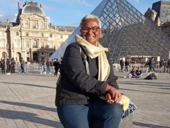 Abuela rechaza cuidar a sus nietos y prefiere viajar por el mundo