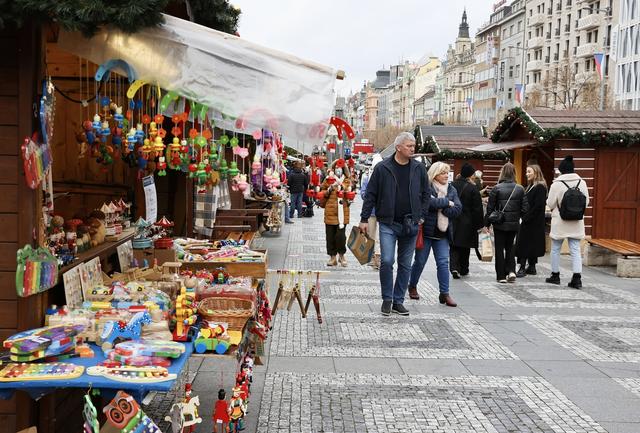 Vánoční trhy v centru Prahy vesele pokračují