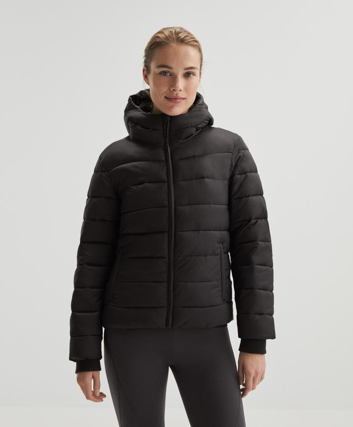 Oysho has a jacket that keeps you warm while carrying your mobile.