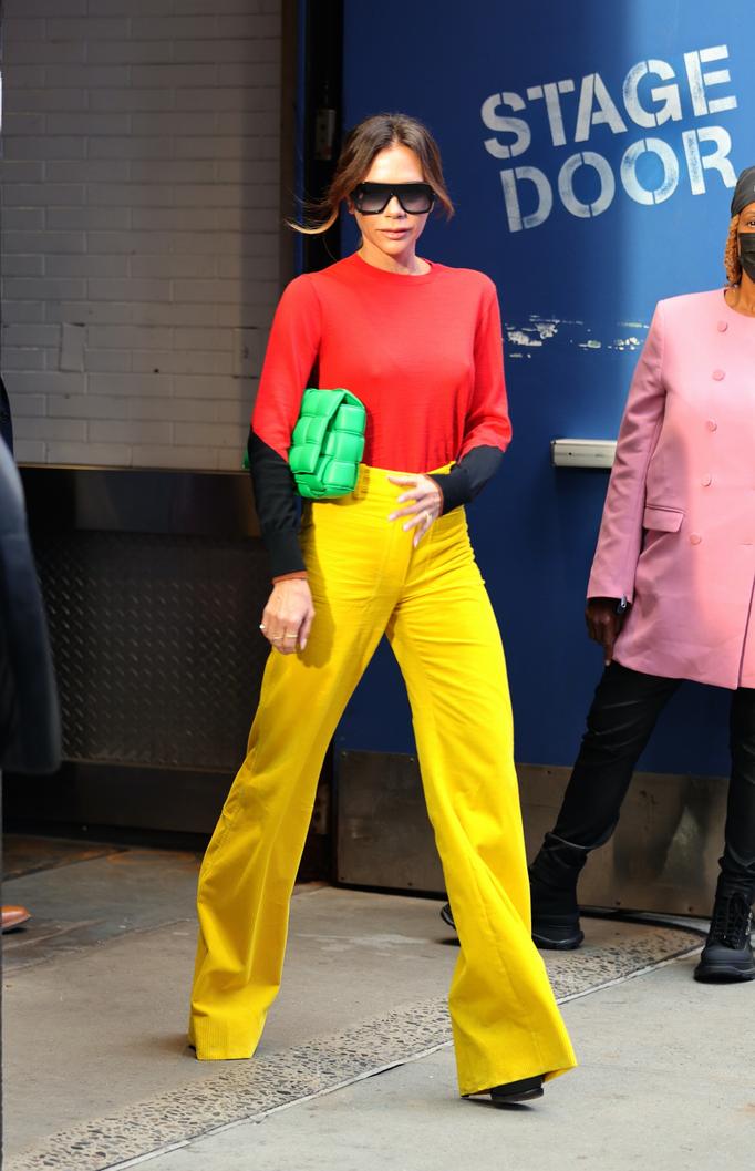 Telva Victoria Beckham tiene el manual definitivo si te atreves con el color este otoño