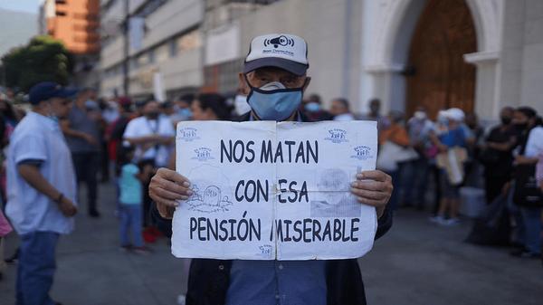 Sin medicinas ni comida: profesores jubilados sufren la crisis humanitaria en Venezuela LAS MÁS
RECIENTES