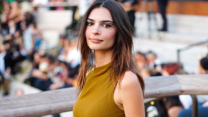 Emily Ratajkowski : 