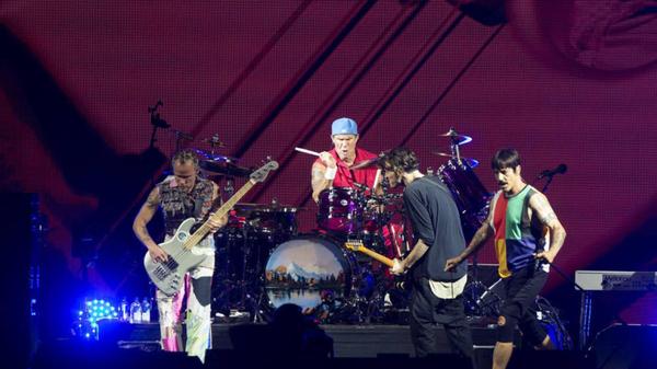 Red Hot Chili Peppers fill the FIB venue with 53,000 attendees
