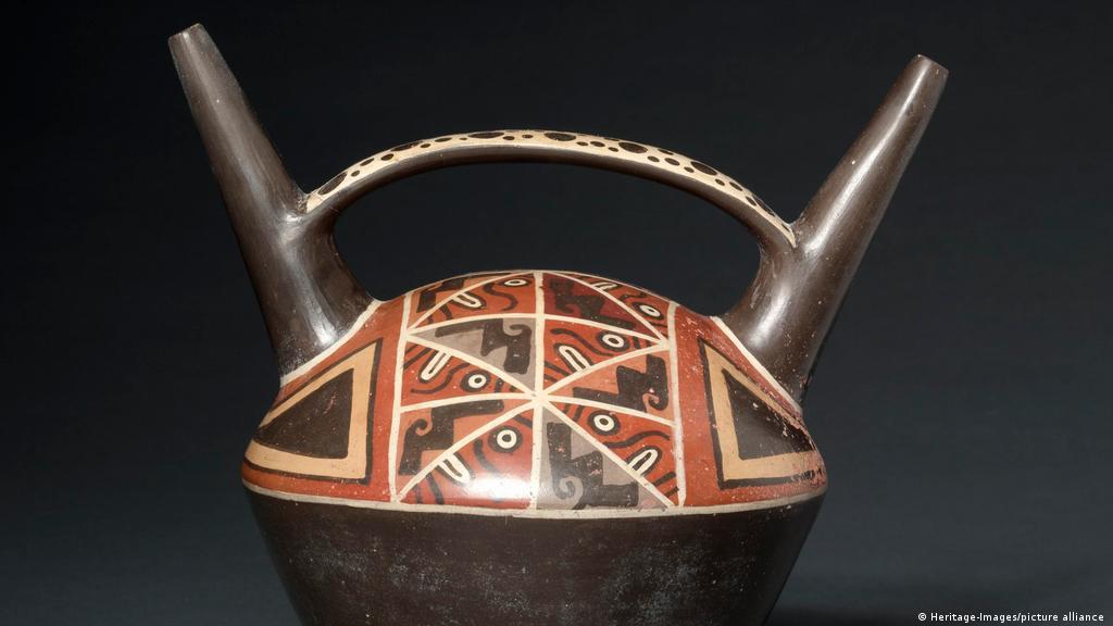Was chicha, a psychotropic beer, key in pre-Columbian Peruvian politics?