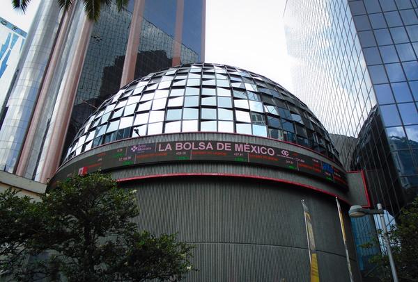 Bolsa Mexicana cae pero cierra una semana de ganancias