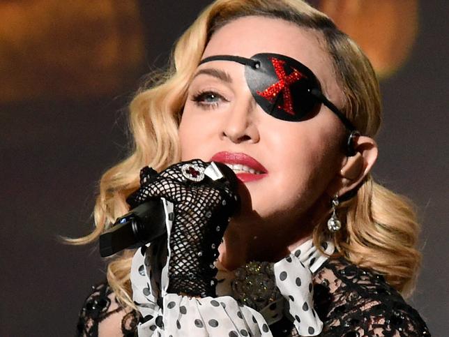 Madonna lights the debate on age by publishing photos in underwear on her Instagram