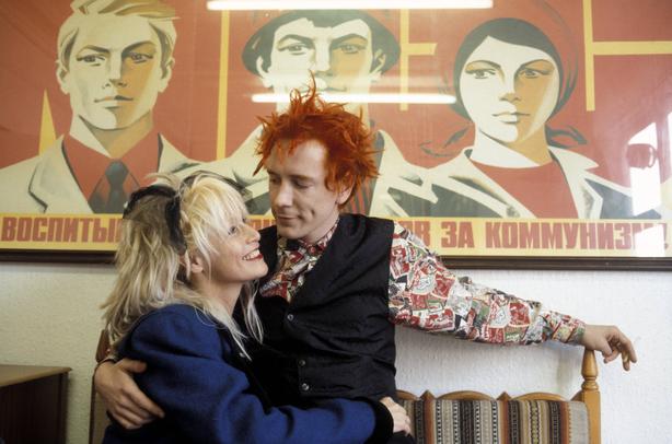 El vocalista de los Sex Pistols que dejó el punk para cuidar a su esposa con alzhéimer