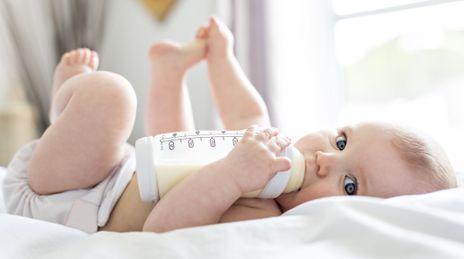 Choisir un lait infantile bio pour son bébé
