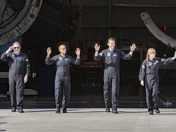 4 touristes vont passer 3 jours dans l'espace: le premier vol touristique de SpaceX décolle demain 