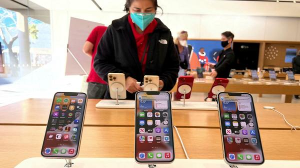 Apple soars above supply problems | Financial Times Financial Times 