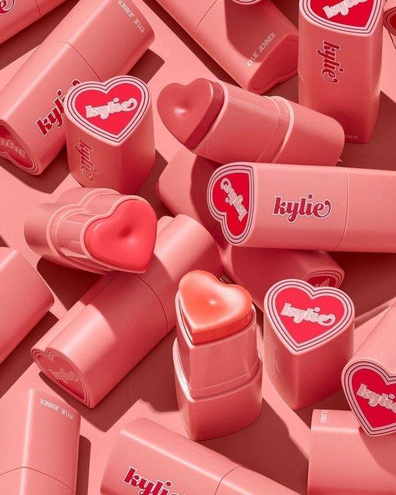 Kylie Jenner announces a new edition of makeup inspired by Valentine's Day