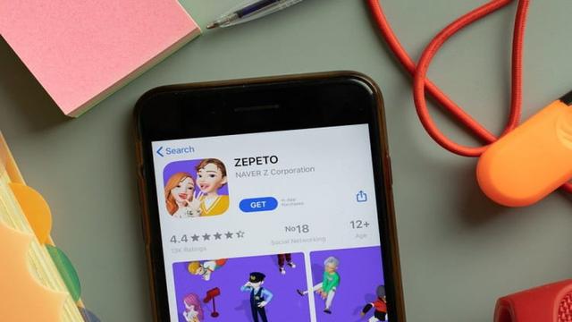 This is Zepeto, the metaverso in which he has opted to launch his first collection of mixed clothes