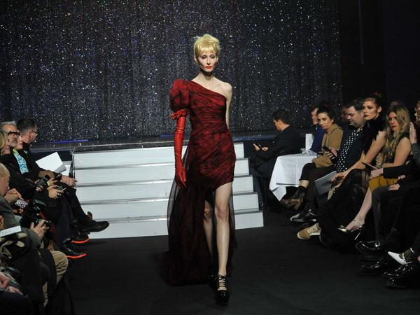 Fashion Week : la Haute Couture défilera en physique cet été