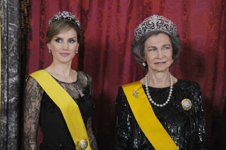 El viaje de Estado del rey Juan Carlos a Suecia donde doña Sofía lució por primera vez la tiara floral como diadema (y también la prusiana) 