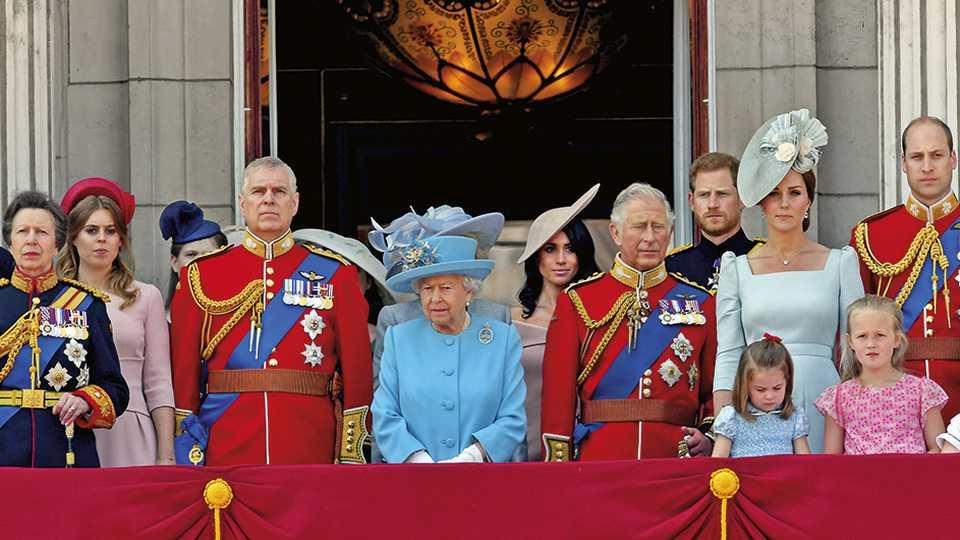 La Nación Los príncipes Harry y Andrés no recibirán las medallas del Jubileo de Platino de la Reina 