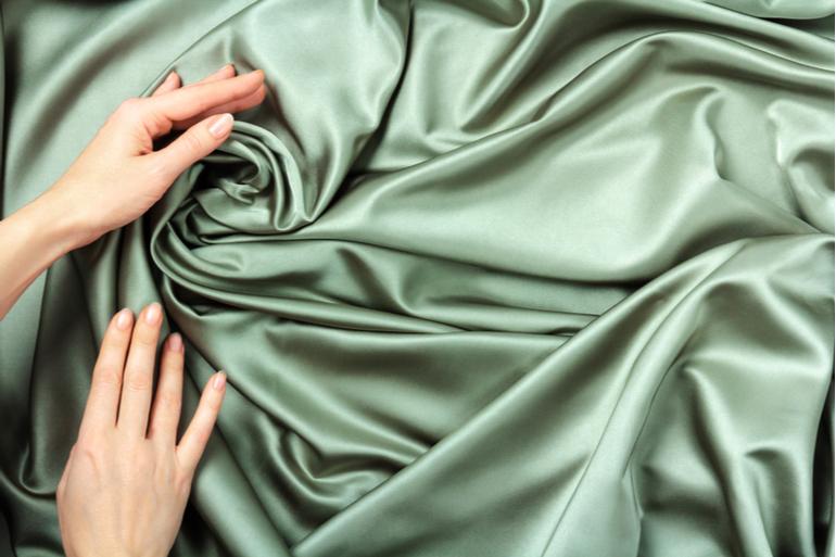 Toray develops a polyester imitating silk