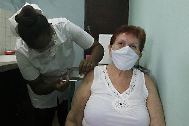 Cuba inmuniza a su población vulnerable con dos vacunas en desarrollo - IPS Cuba 
