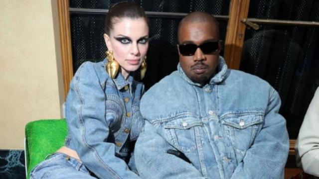 Ex de Kim Kardashian, Kanye West y su novia Julia Fox combinan sus outfits muy enamorados