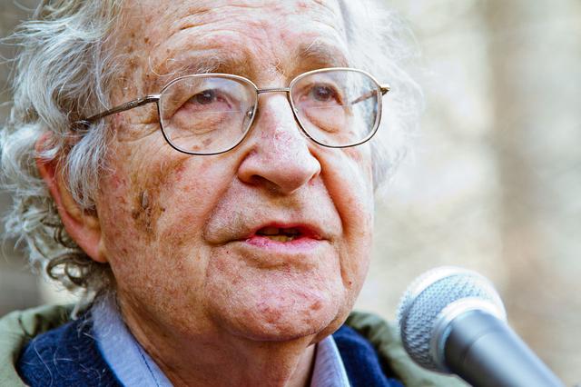 Noam Chomsky : Les citoyens doivent détenir le pouvoir de mettre fin aux guerres