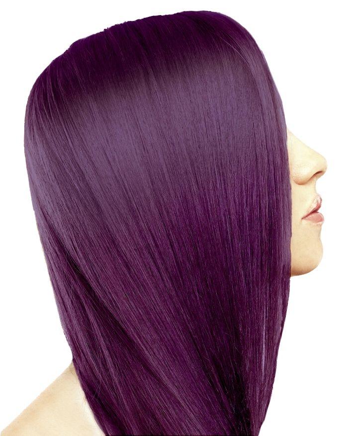 Les cheveux prune – la coloration phare de 2022 